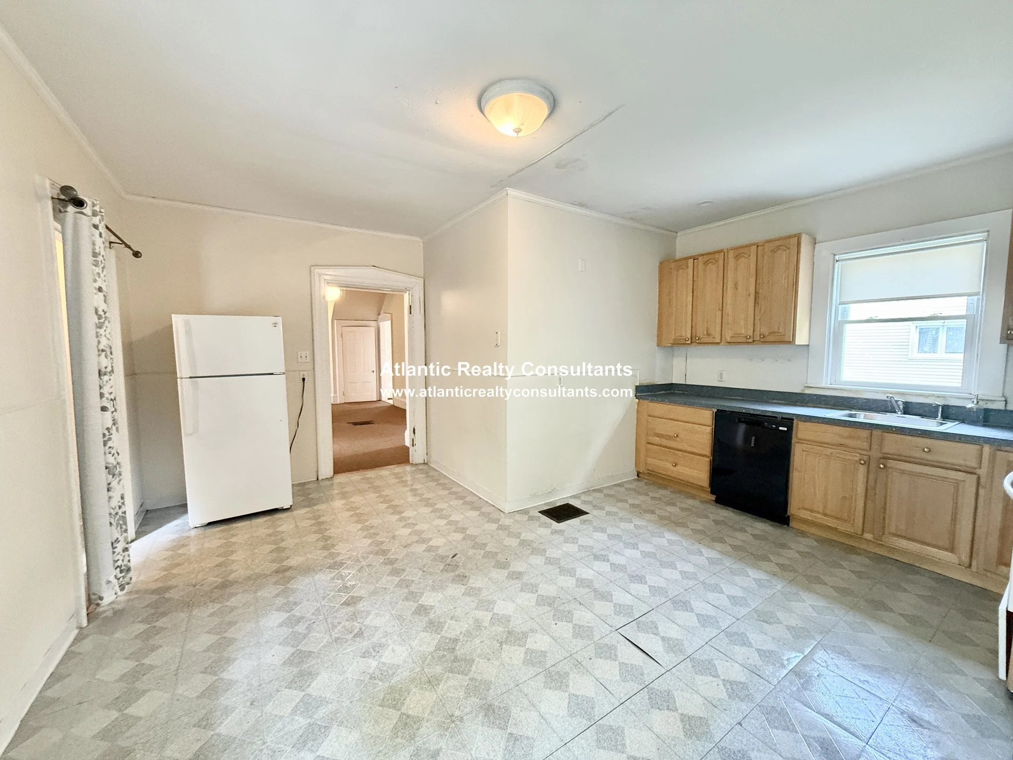 4 bed, 1 bath apartment for rent at 84 Walker St Unit 101, Newtonville — photo 7 of 9