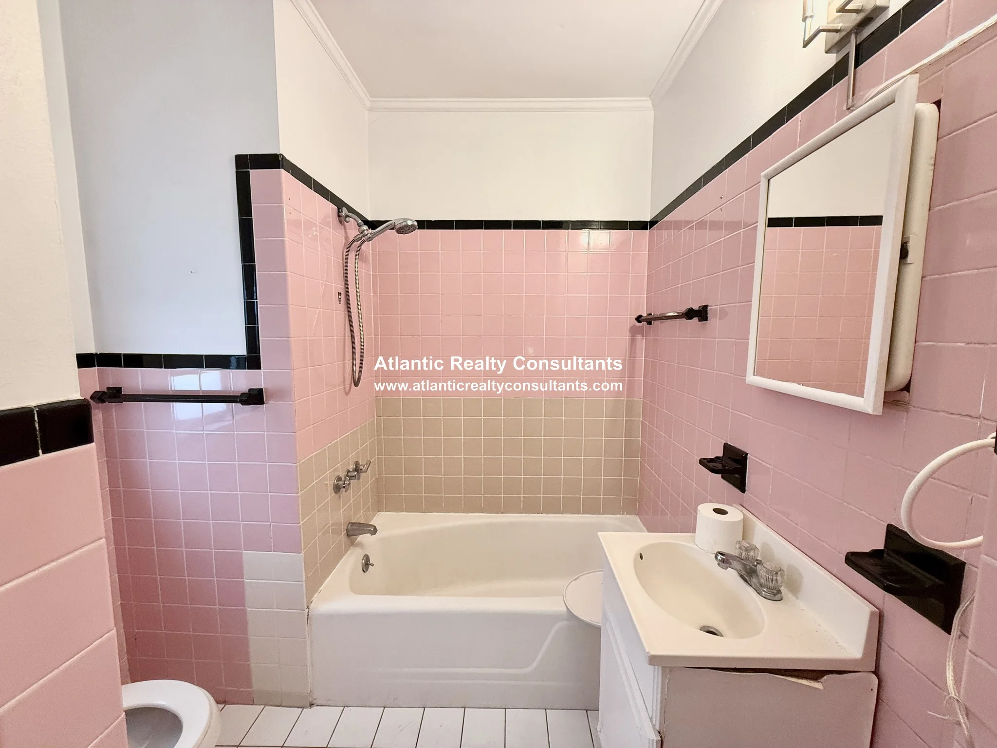 4 bed, 1 bath apartment for rent at 84 Walker St Unit 101, Newtonville — photo 4 of 9