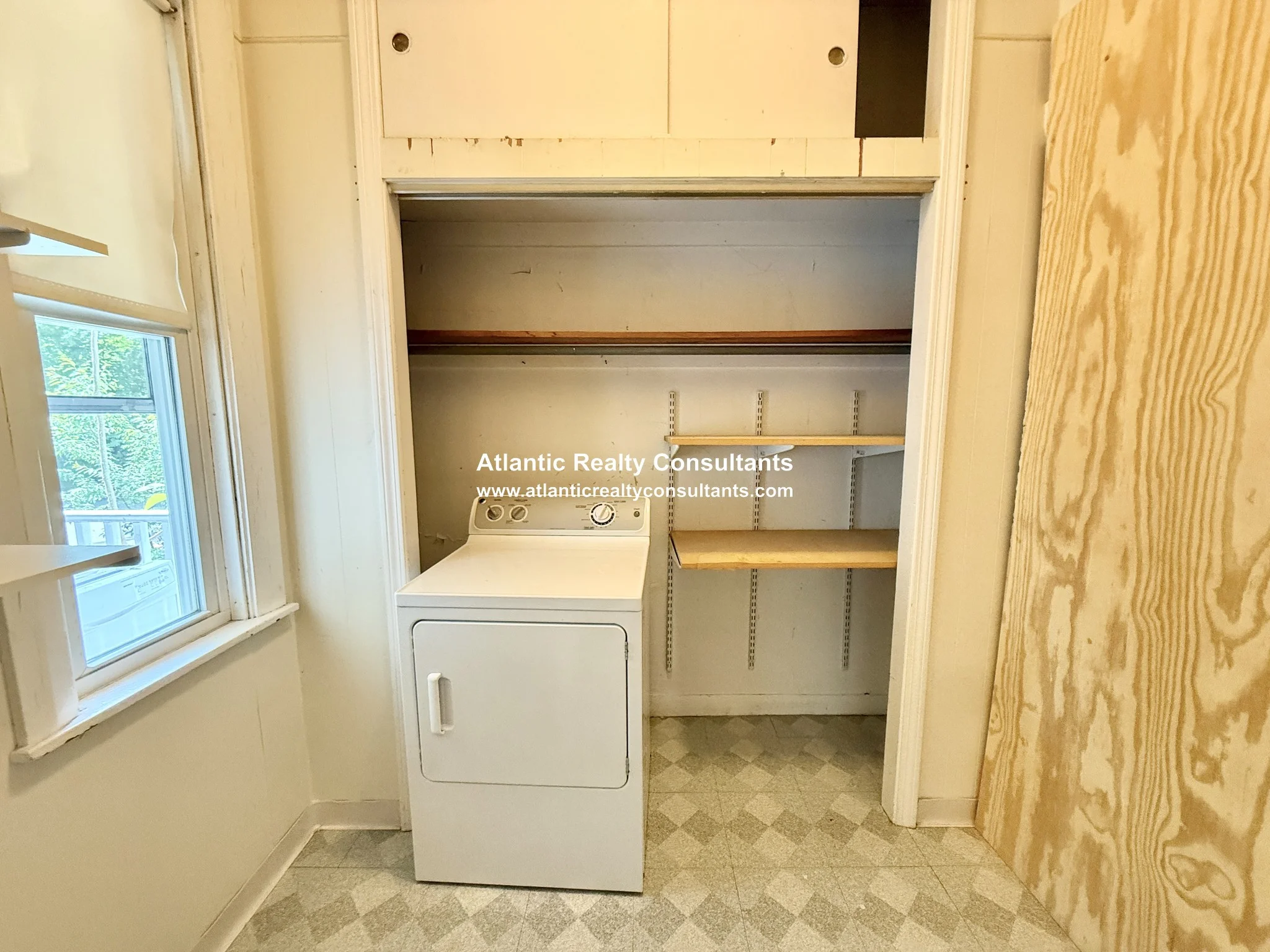 4 bed, 1 bath apartment for rent at 84 Walker St Unit 101, Newtonville — photo 8 of 9