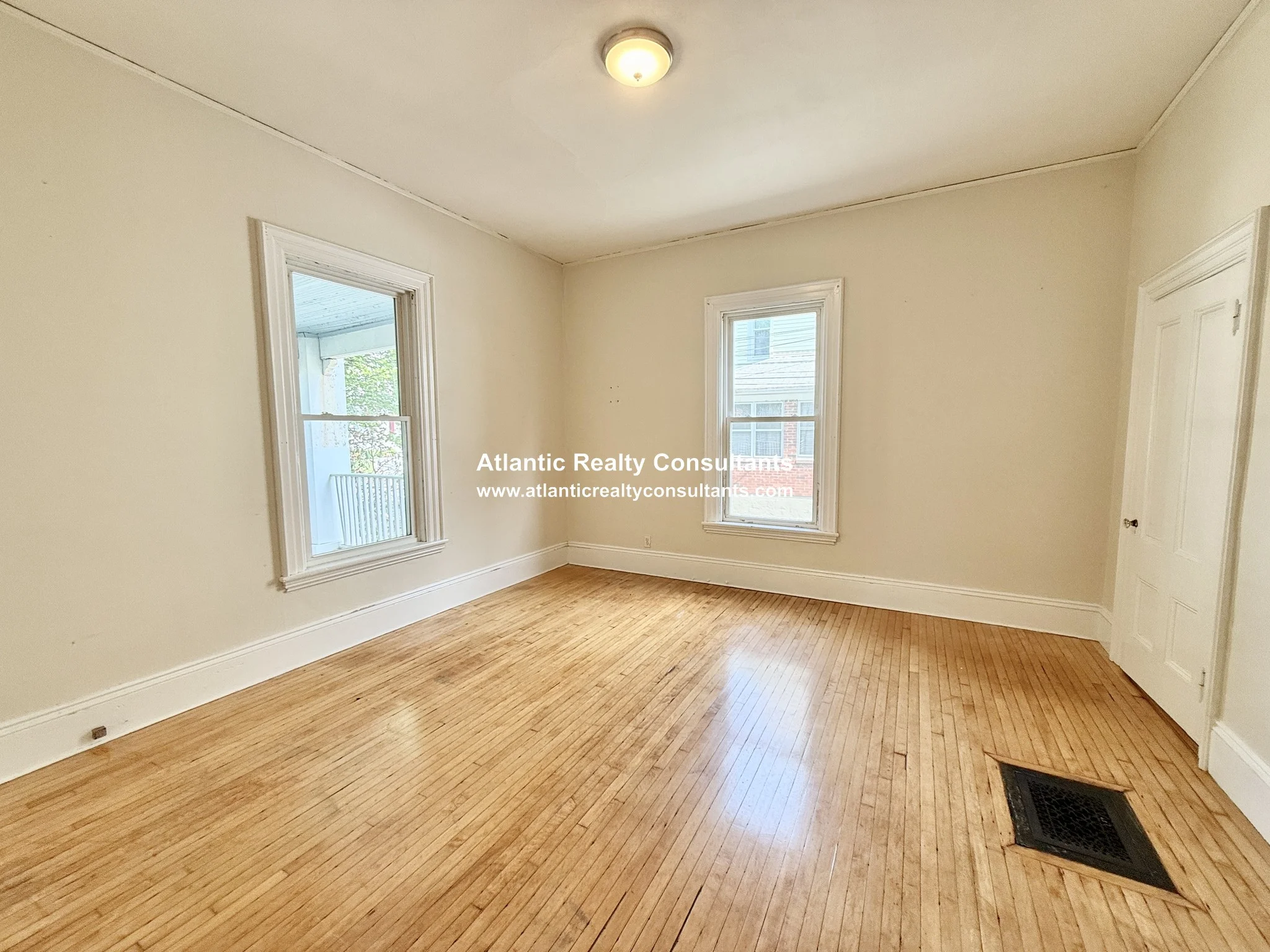 4 bed, 1 bath apartment for rent at 84 Walker St Unit 101, Newtonville — photo 2 of 9