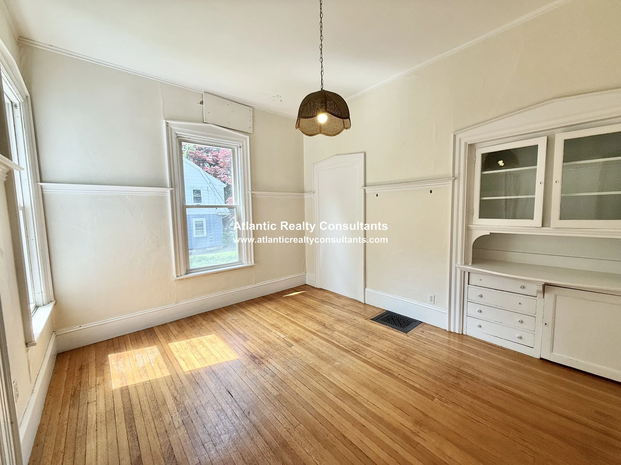 4 bed, 1 bath apartment for rent at 84 Walker St Unit 101, Newtonville — photo 3 of 9
