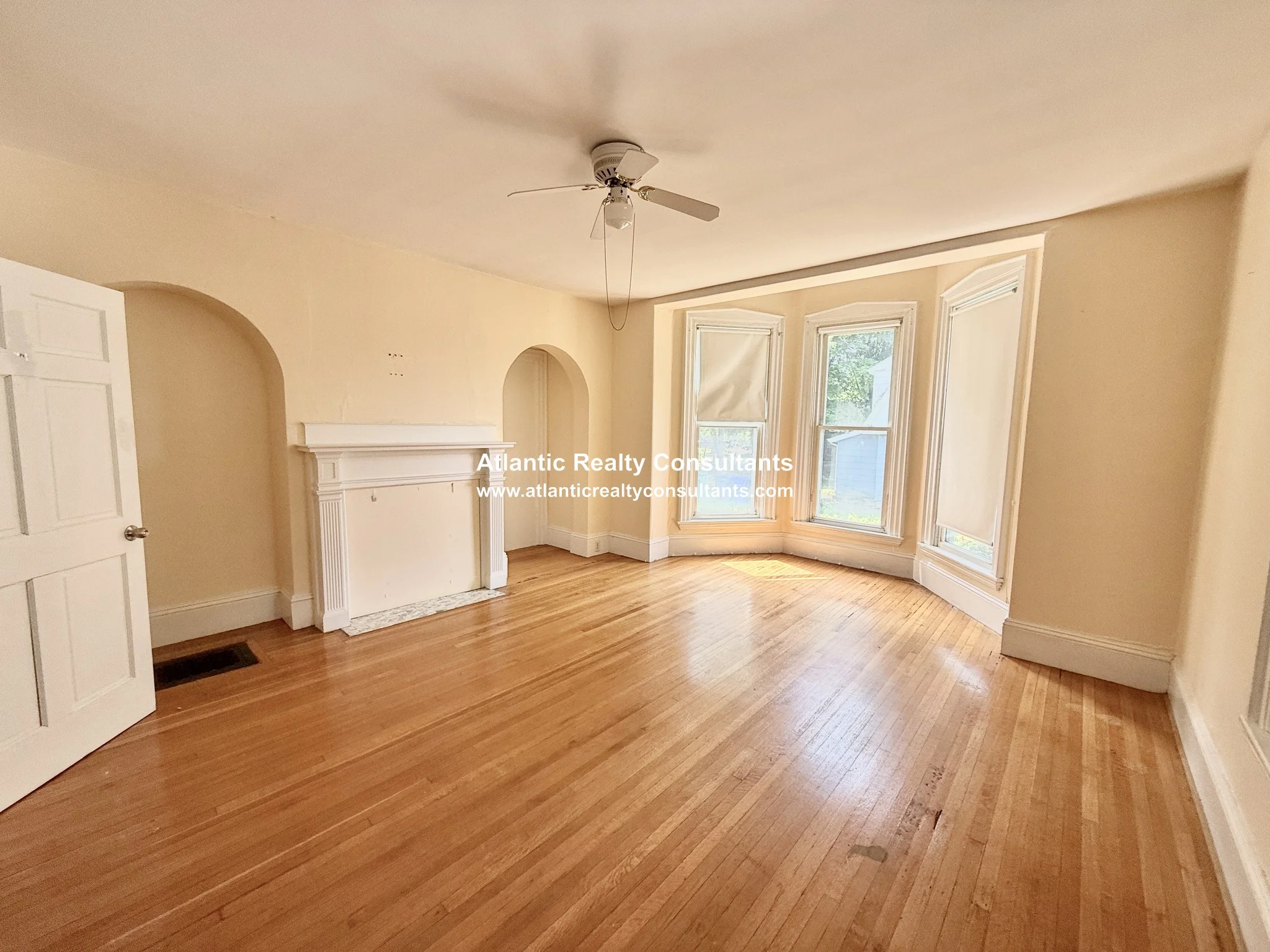 4 bed, 1 bath apartment for rent at 84 Walker St Unit 101, Newtonville — photo 1 of 9