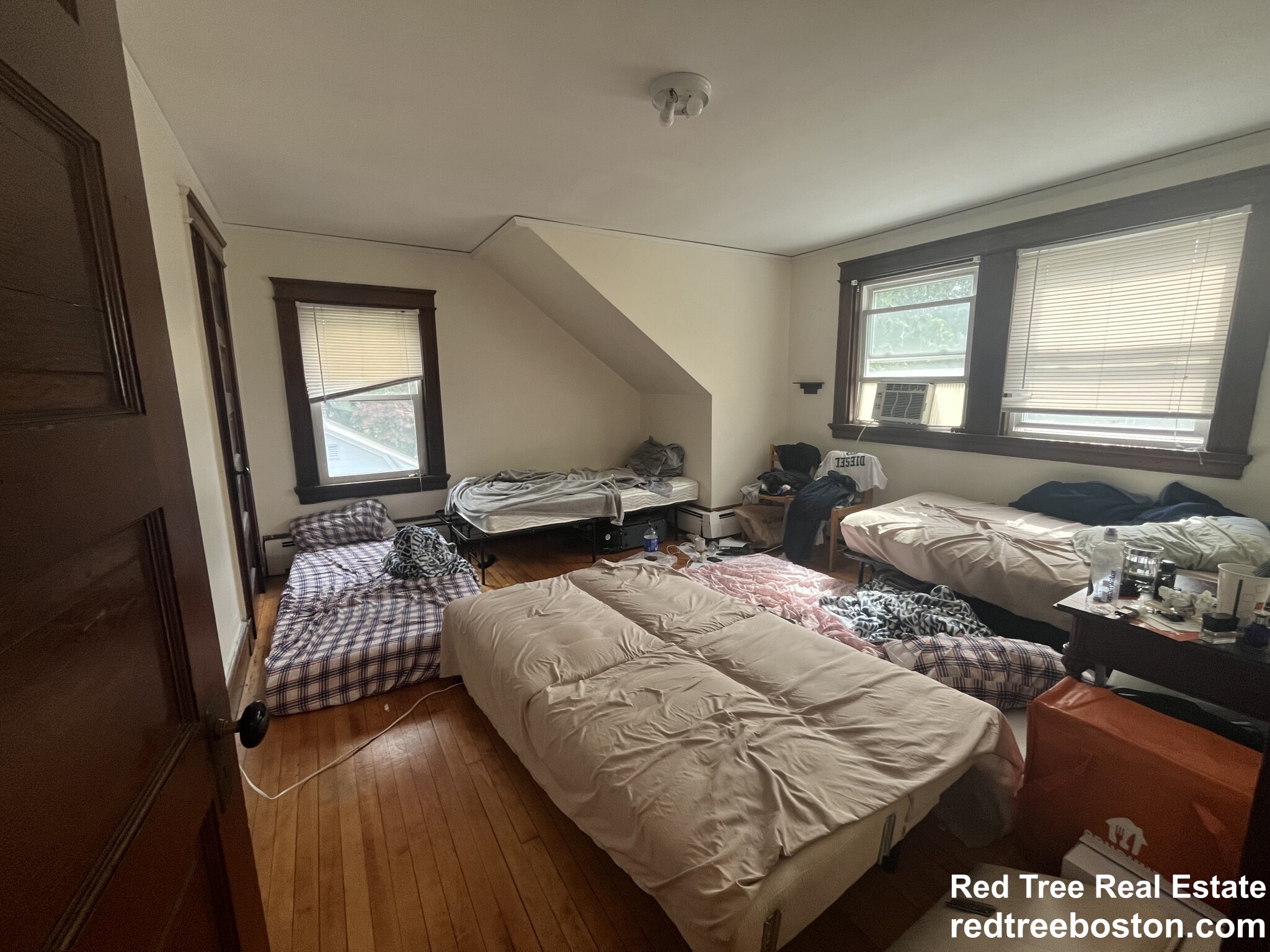 4 bed, 1 bath apartment for rent at 84 Walker St Unit 3, Newtonville — photo 7 of 10