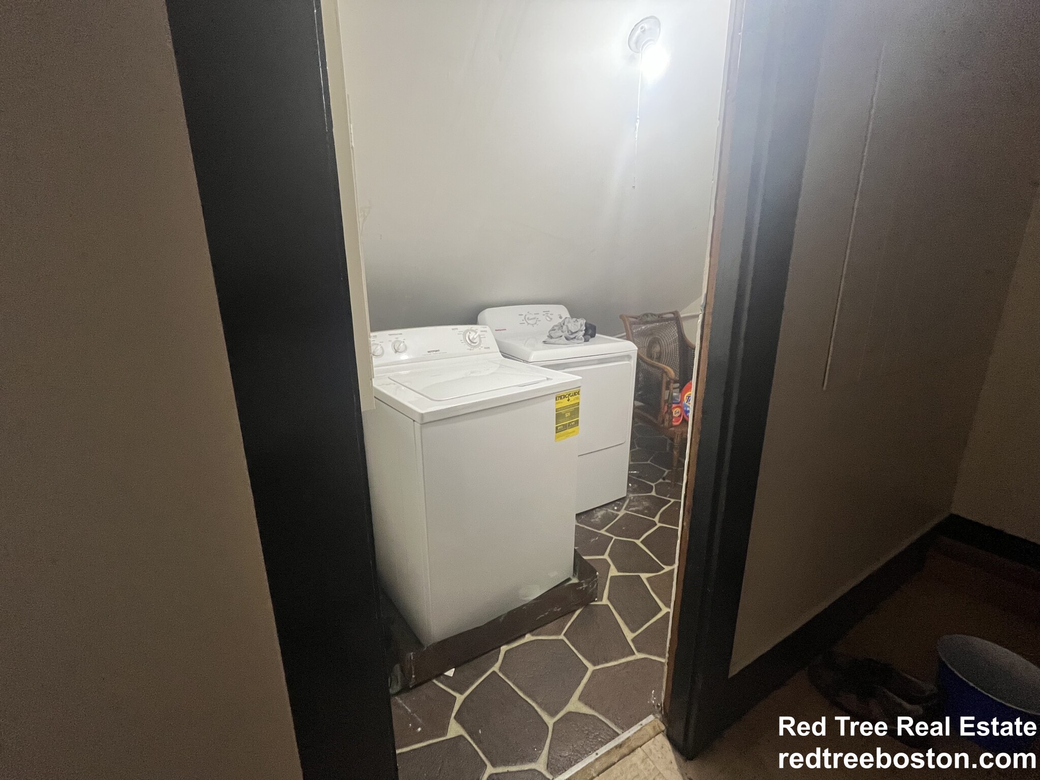 4 bed, 1 bath apartment for rent at 84 Walker St Unit 3, Newtonville — photo 8 of 10