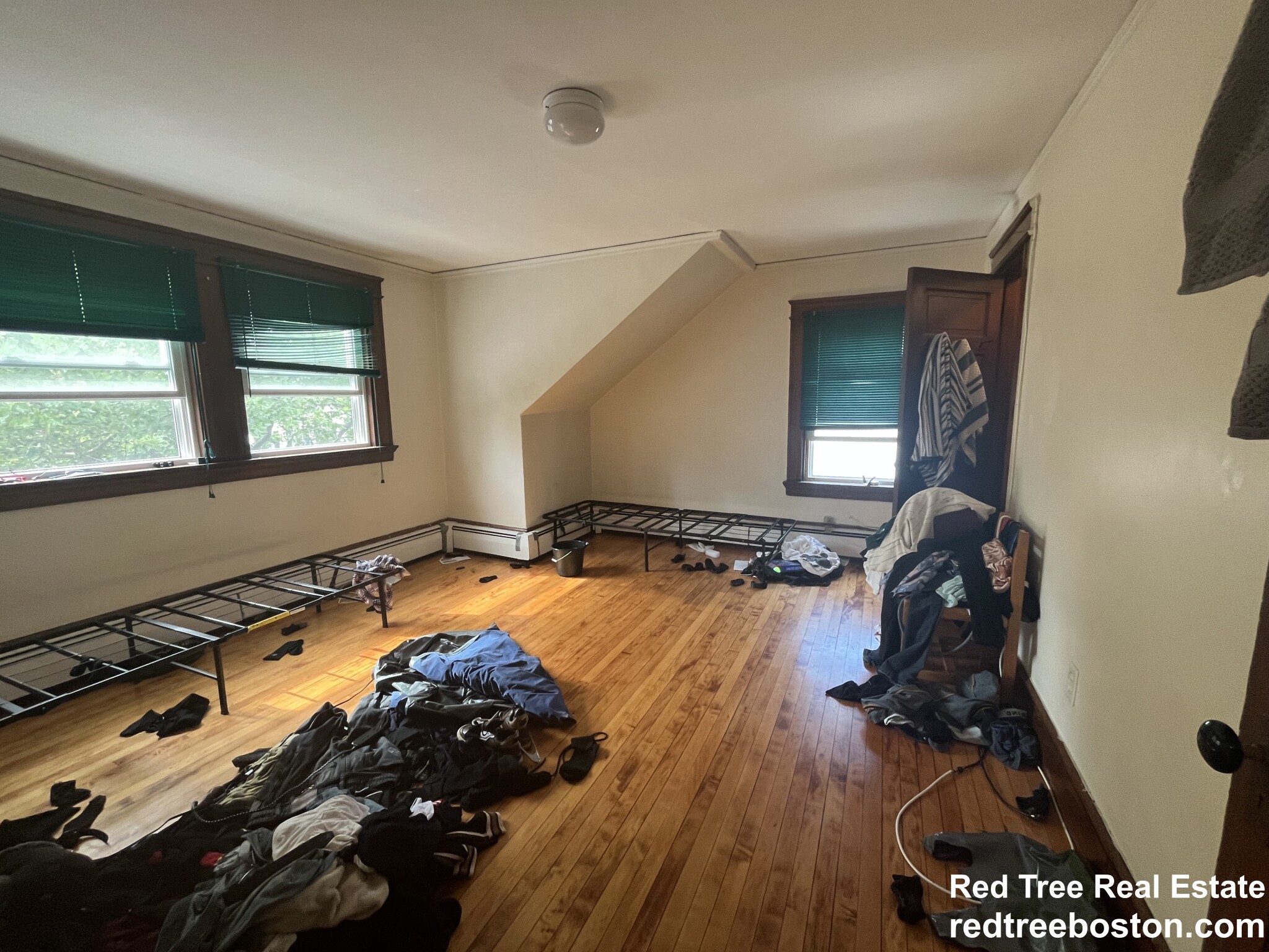 4 bed, 1 bath apartment for rent at 84 Walker St Unit 3, Newtonville — photo 6 of 10