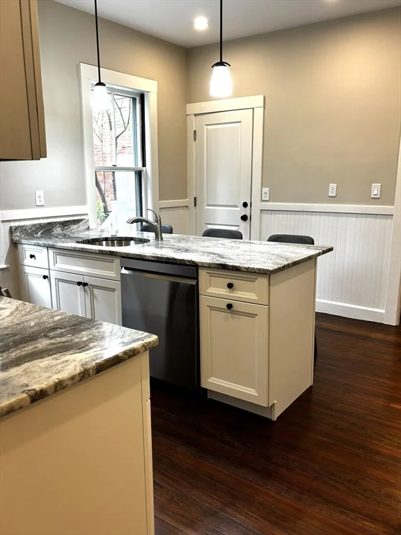 2 bed, 1 bath apartment for rent at 840 East Broadway Unit 1, South Boston — photo 5 of 24