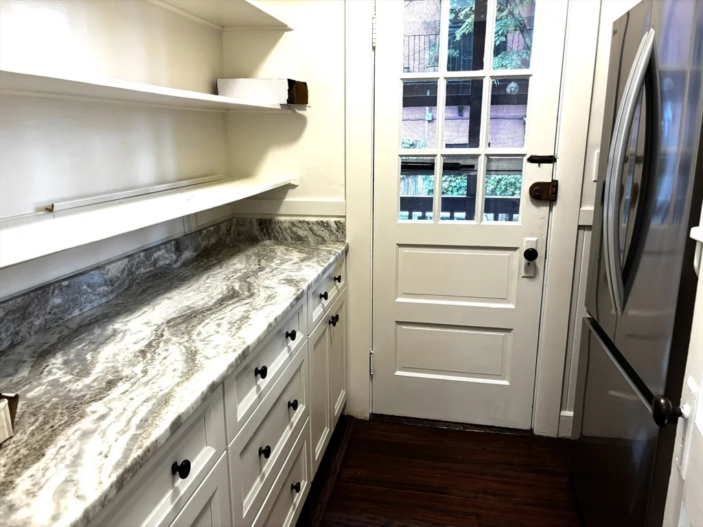 2 bed, 1 bath apartment for rent at 840 East Broadway Unit 1, South Boston — photo 6 of 24