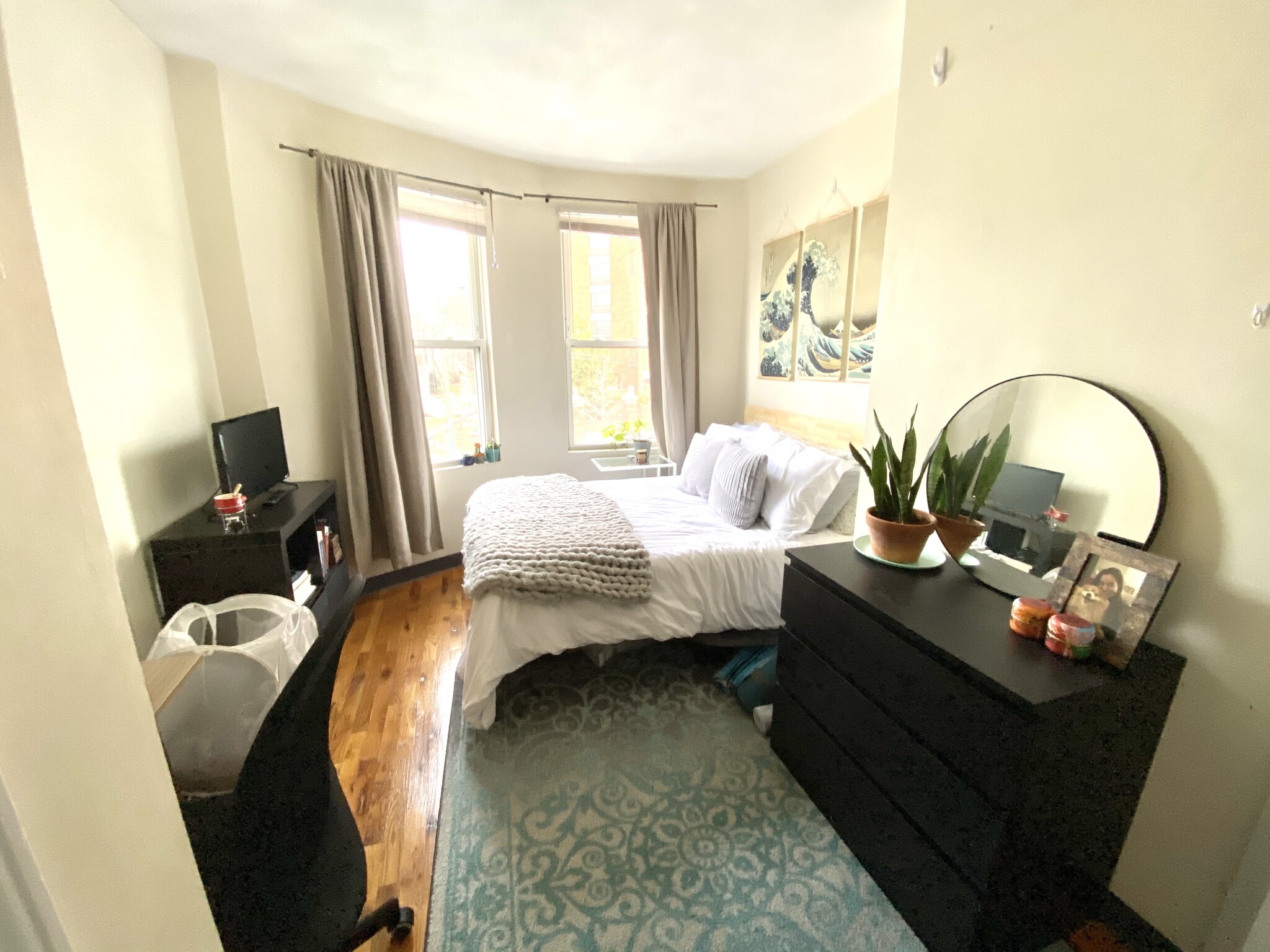3 bed, 1 bath apartment for rent at 840 Huntington Ave Unit 2, Mission Hill — photo 3 of 9