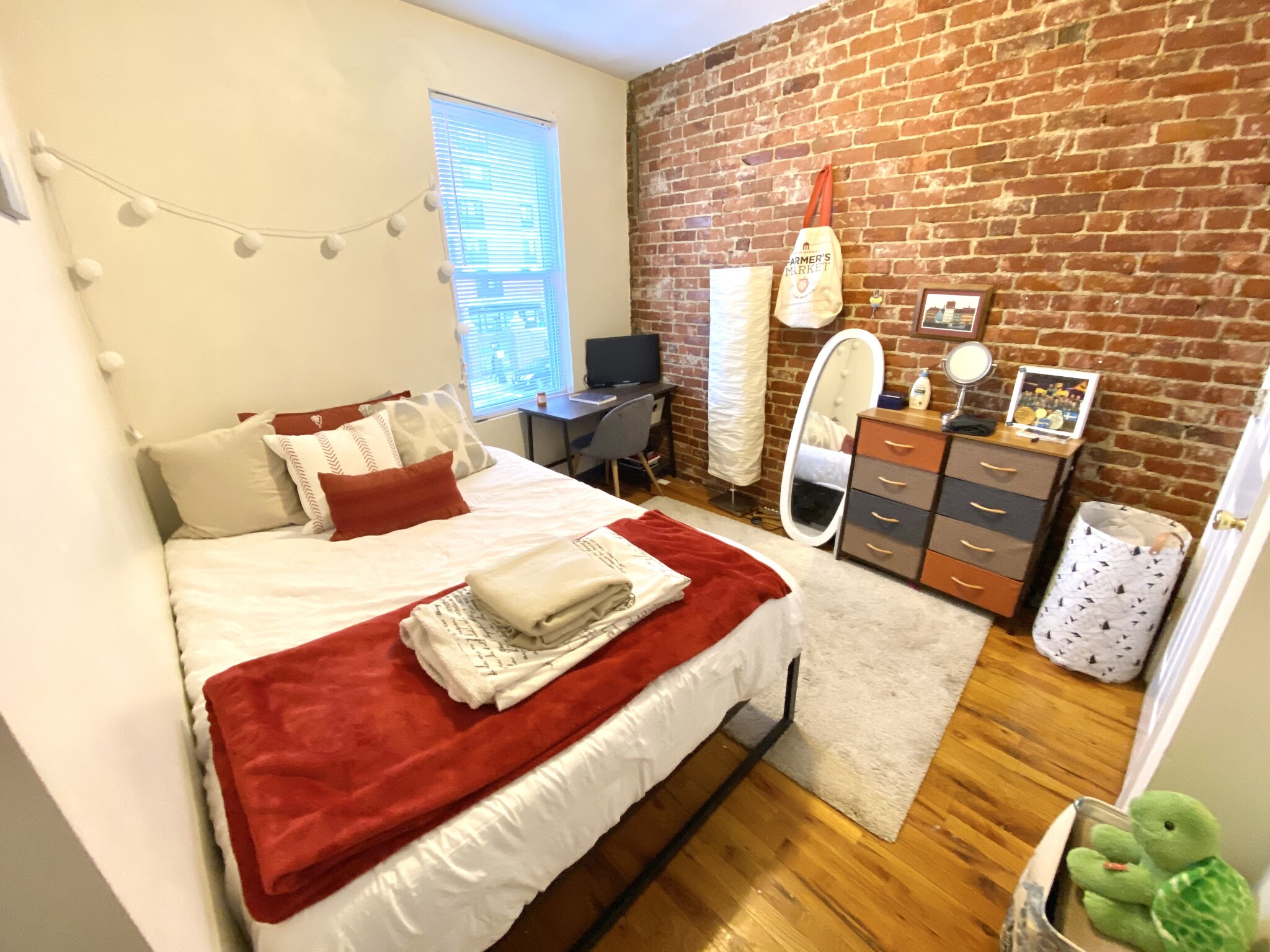 3 bed, 1 bath apartment for rent at 840 Huntington Ave Unit 2, Mission Hill — photo 5 of 9