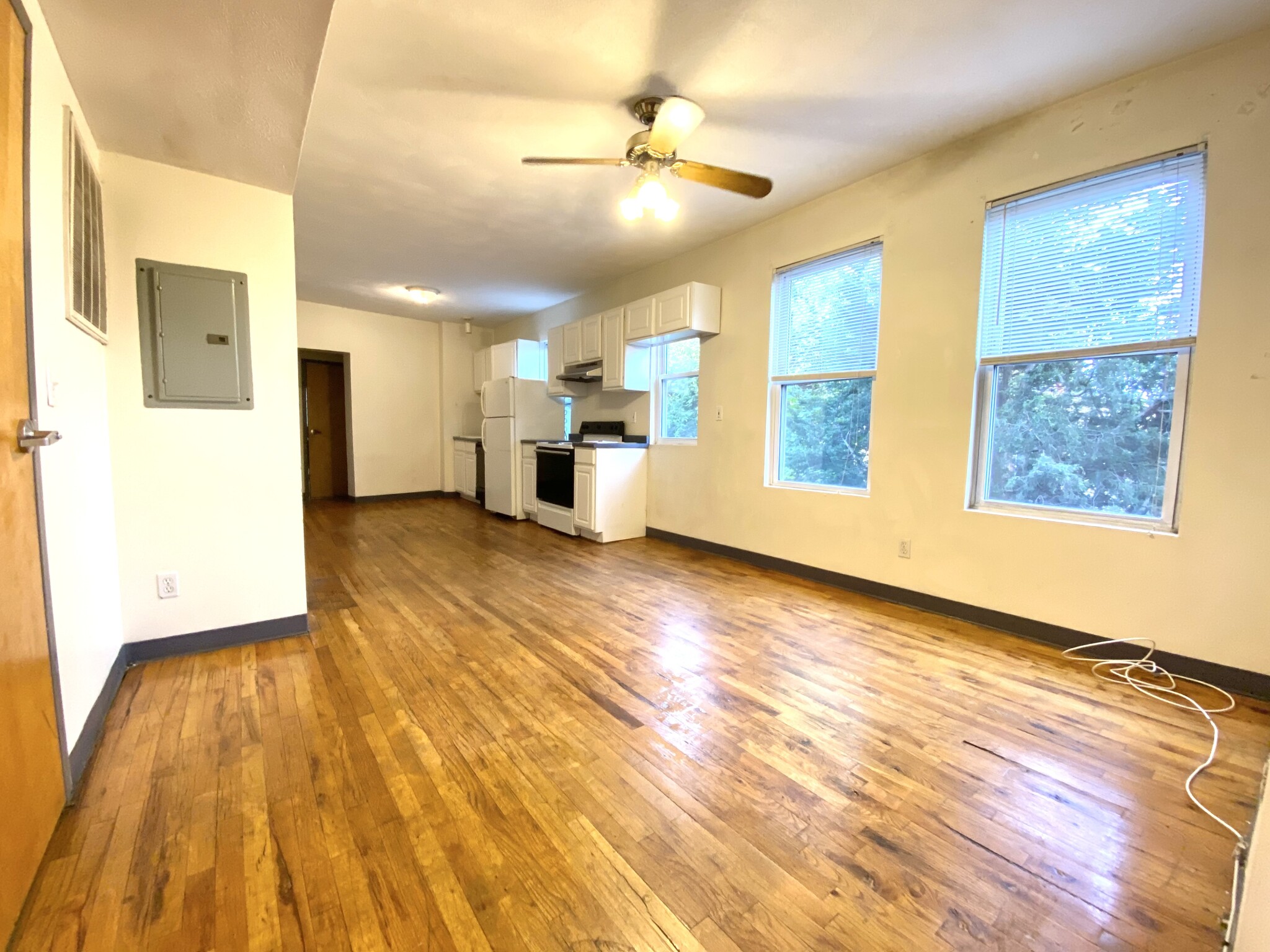 3 bed, 1 bath apartment for rent at 840 Huntington Ave Unit 2, Mission Hill — photo 1 of 9