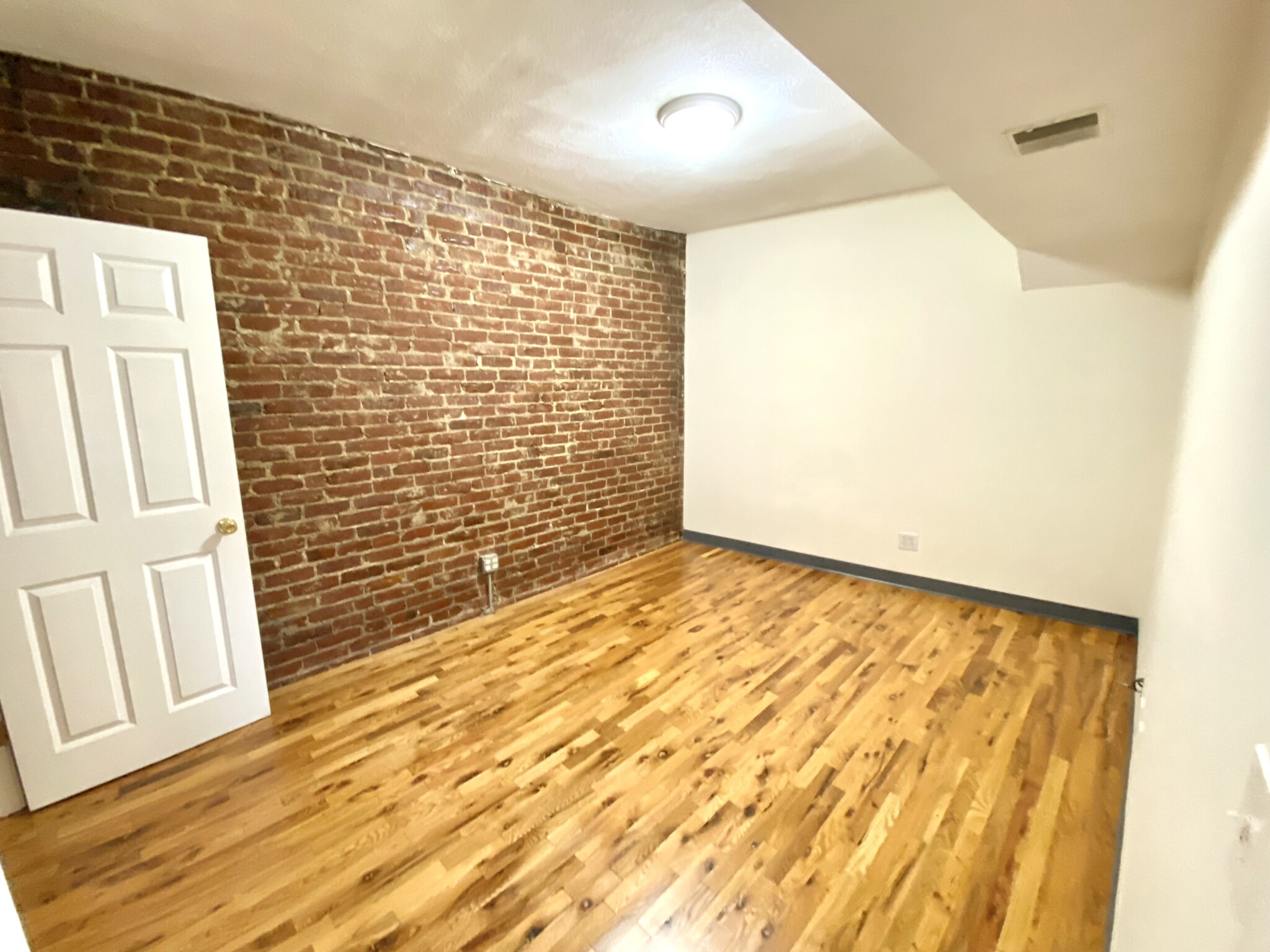 3 bed, 1 bath apartment for rent at 840 Huntington Ave Unit 3, Mission Hill — photo 5 of 8