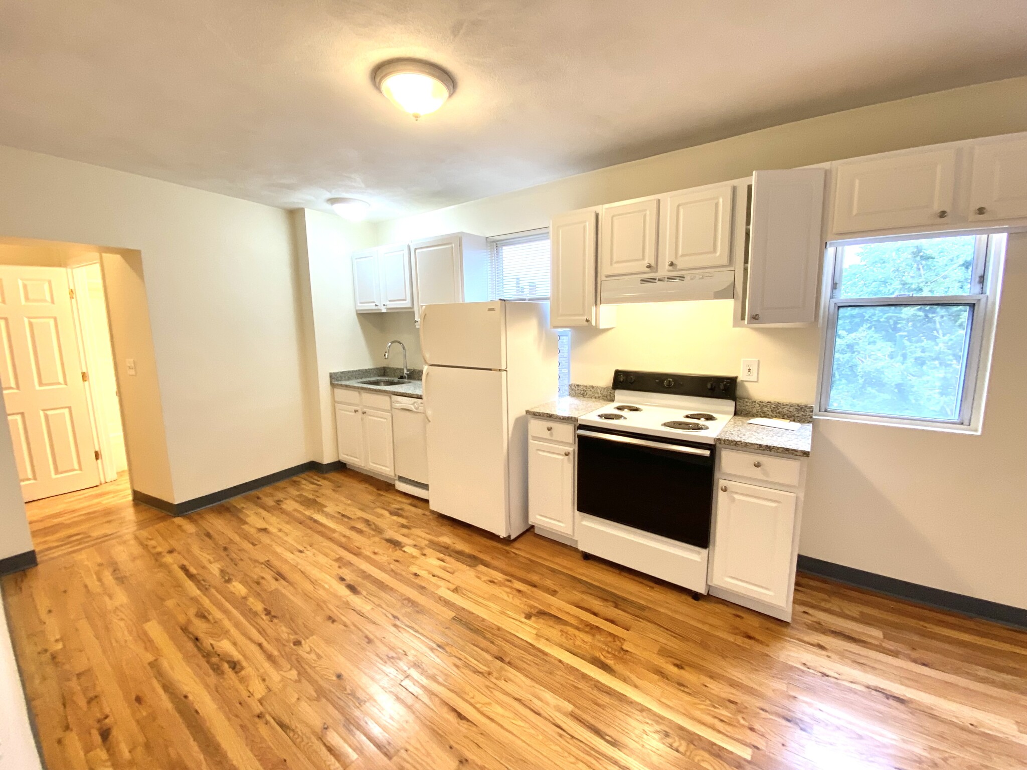 3 bed, 1 bath apartment for rent at 840 Huntington Ave Unit 3, Mission Hill — photo 2 of 8