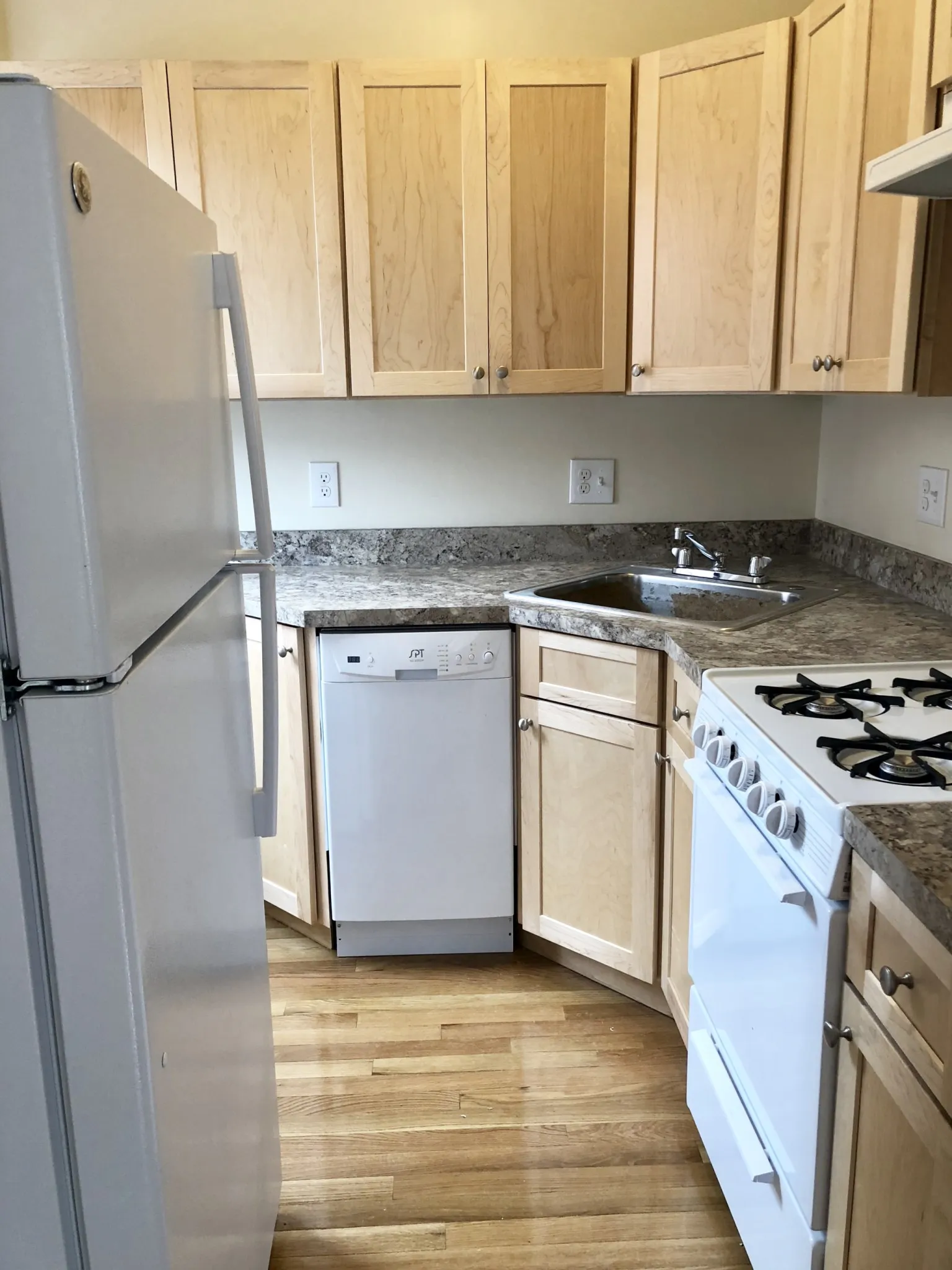 2 bed, 1 bath apartment for rent at 842 Beacon St Unit 3, Fenway — photo 3 of 5