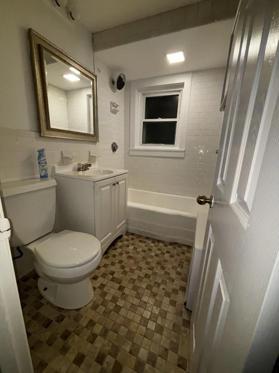 3 bed, 1 bath apartment for rent at 842 Saratoga St Unit 1, East Boston — photo 3 of 7