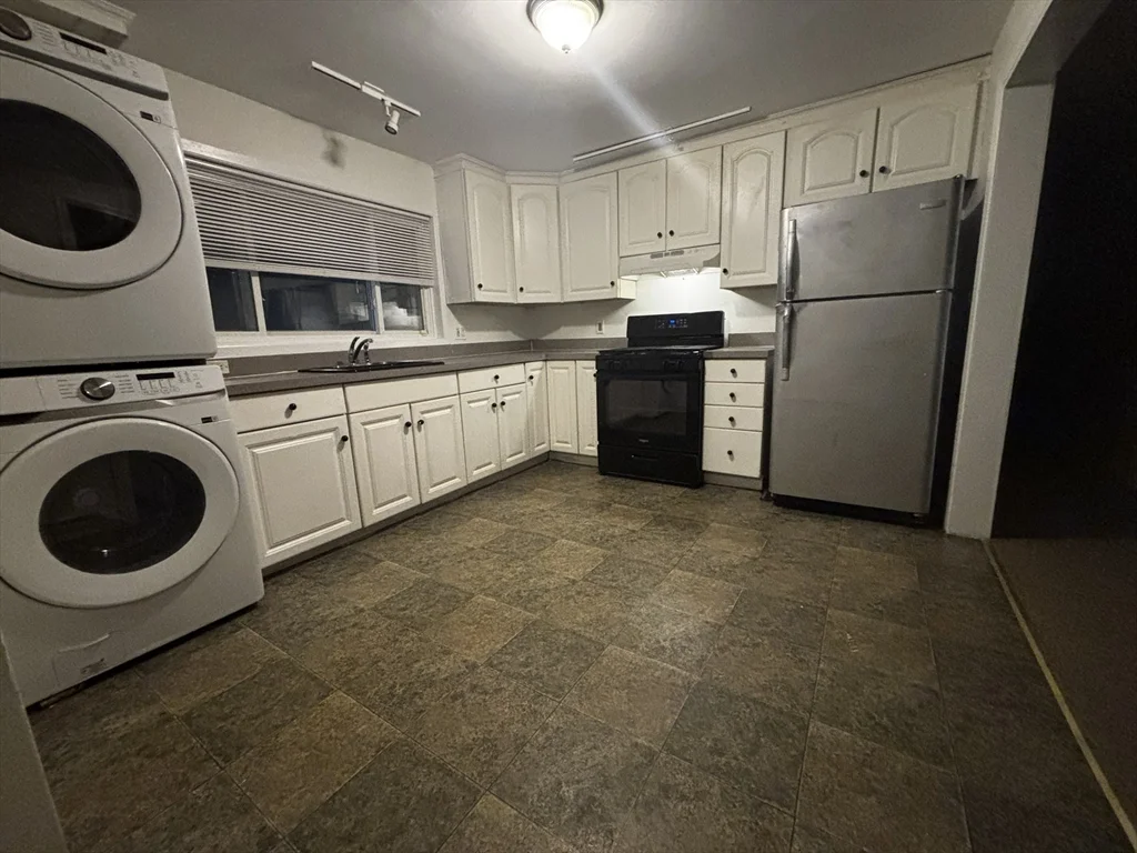3 bed, 1 bath apartment for rent at 842 Saratoga St Unit 1, East Boston