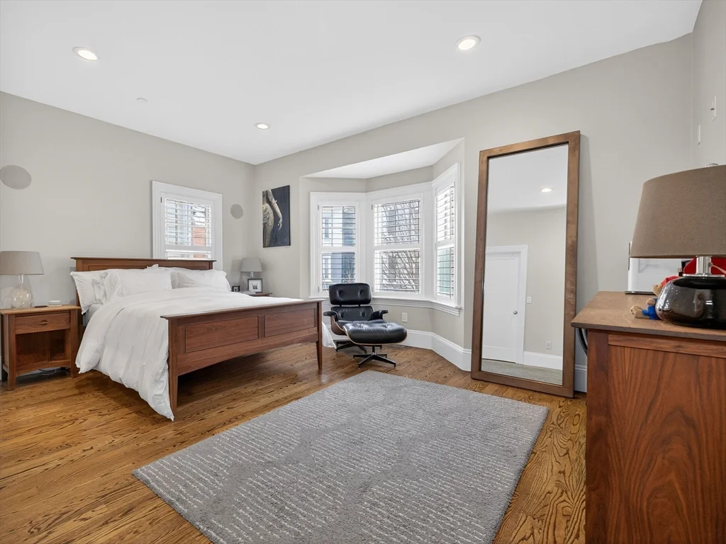 3 bed, 3 bath apartment for rent at 844 E 4th St Unit 2, South Boston — photo 7 of 14