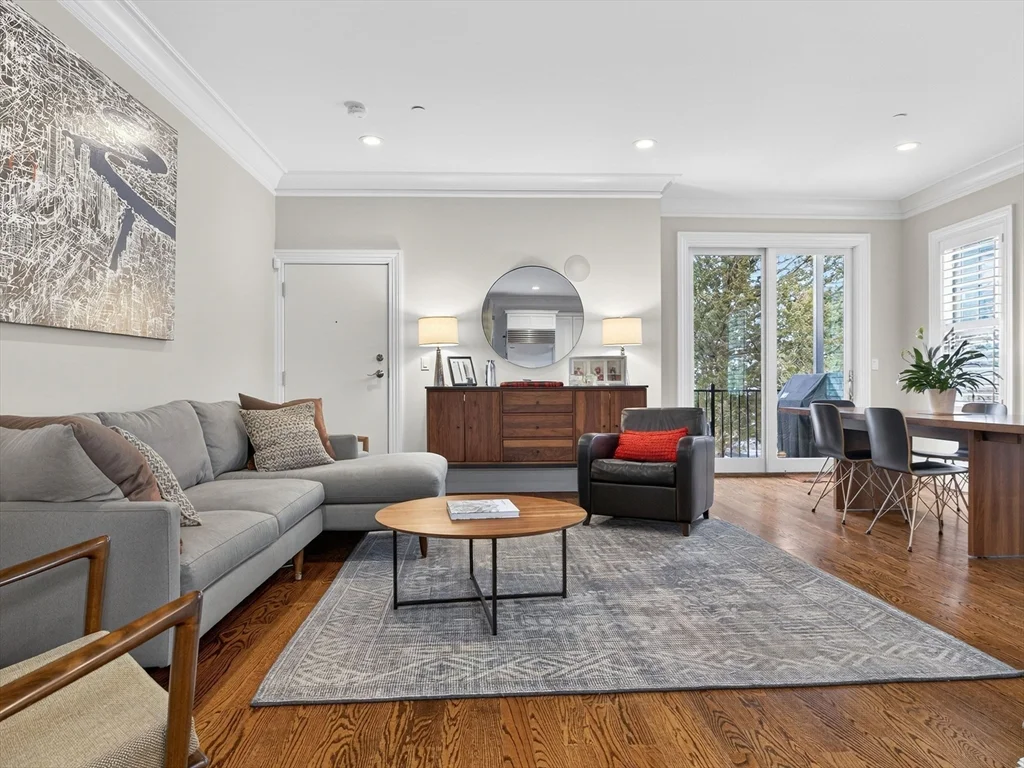 3 bed, 3 bath apartment for rent at 844 E 4th St Unit 2, South Boston — photo 3 of 14