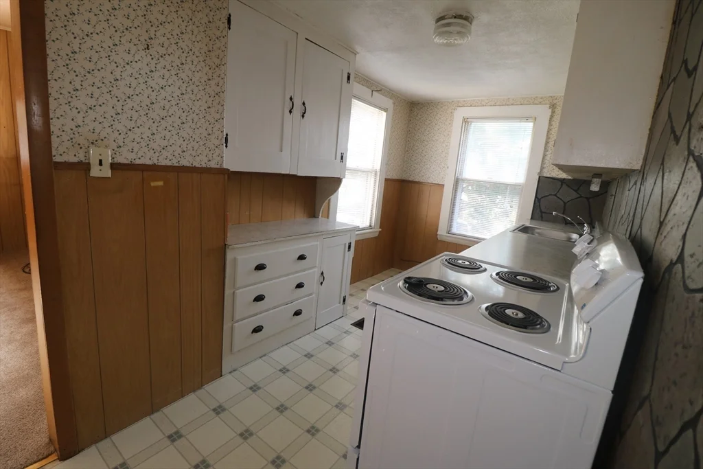 2 bed, 1 bath apartment for rent at 844 Washington St, Weymouth — photo 5 of 14