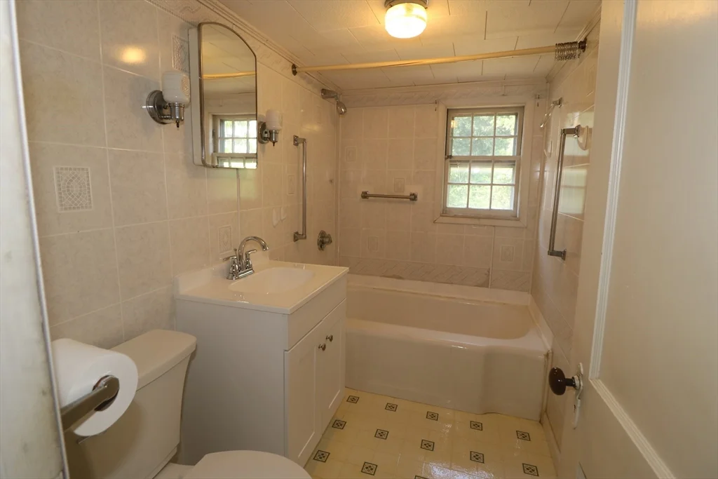 2 bed, 1 bath apartment for rent at 844 Washington St, Weymouth — photo 13 of 14