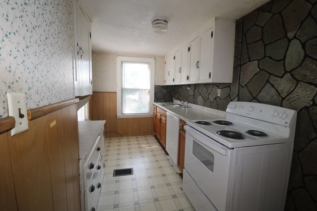 2 bed, 1 bath apartment for rent at 844 Washington St, Weymouth — photo 4 of 14