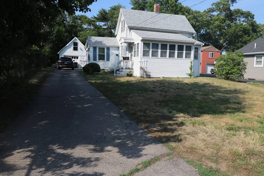 2 bed, 1 bath apartment for rent at 844 Washington St, Weymouth