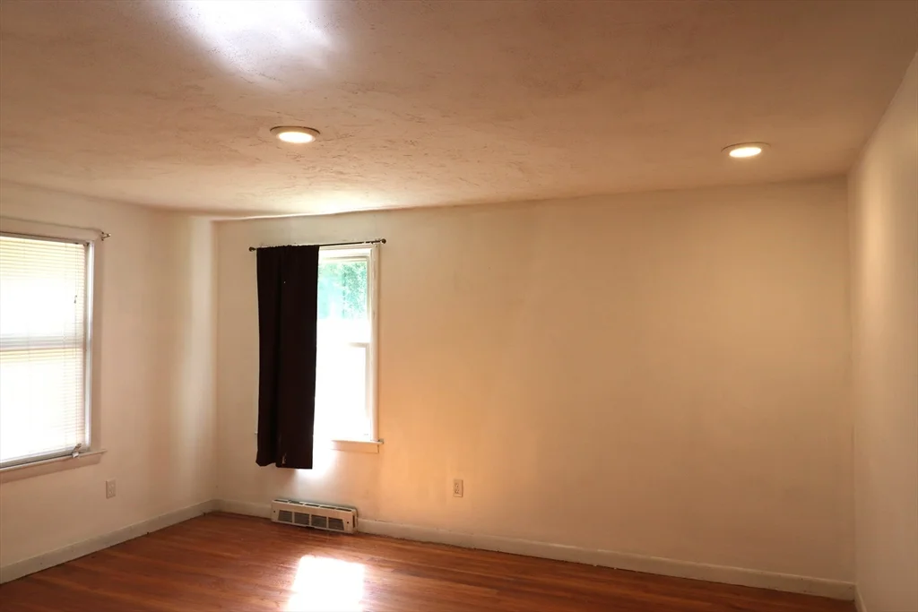 3 bed, 1 bath apartment for rent at 845 Stafford, Leicester — photo 8 of 11