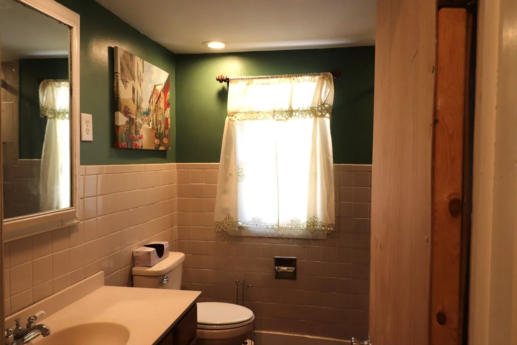 3 bed, 1 bath apartment for rent at 845 Stafford, Leicester — photo 7 of 11