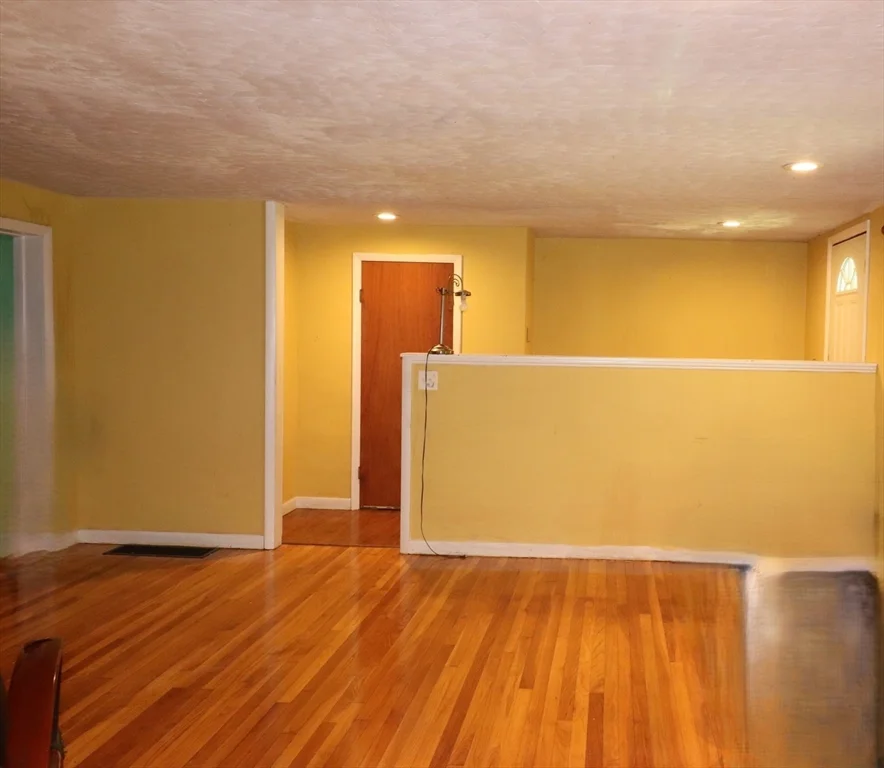 3 bed, 1 bath apartment for rent at 845 Stafford, Leicester — photo 4 of 11