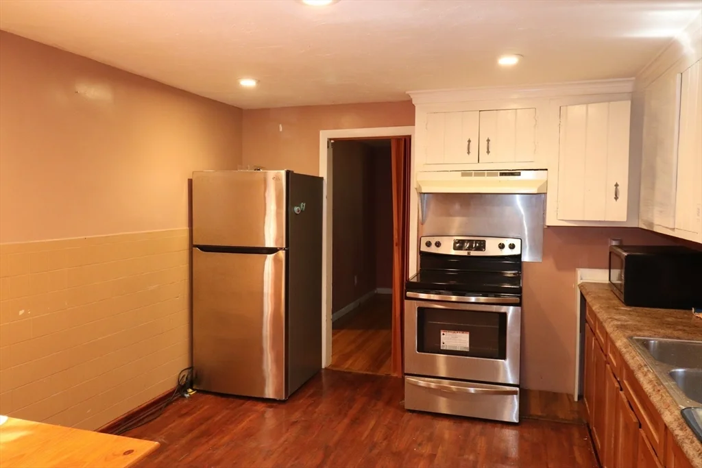3 bed, 1 bath apartment for rent at 845 Stafford, Leicester — photo 2 of 11
