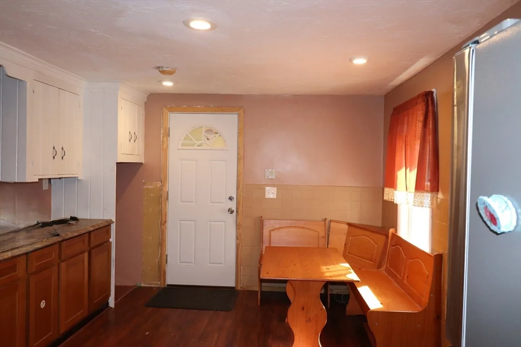 3 bed, 1 bath apartment for rent at 845 Stafford, Leicester — photo 3 of 11