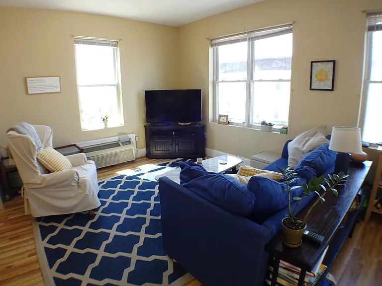1 bed, 1 bath apartment for rent at 846 Dorchester Ave Unit 3, Dorchester — photo 2 of 6