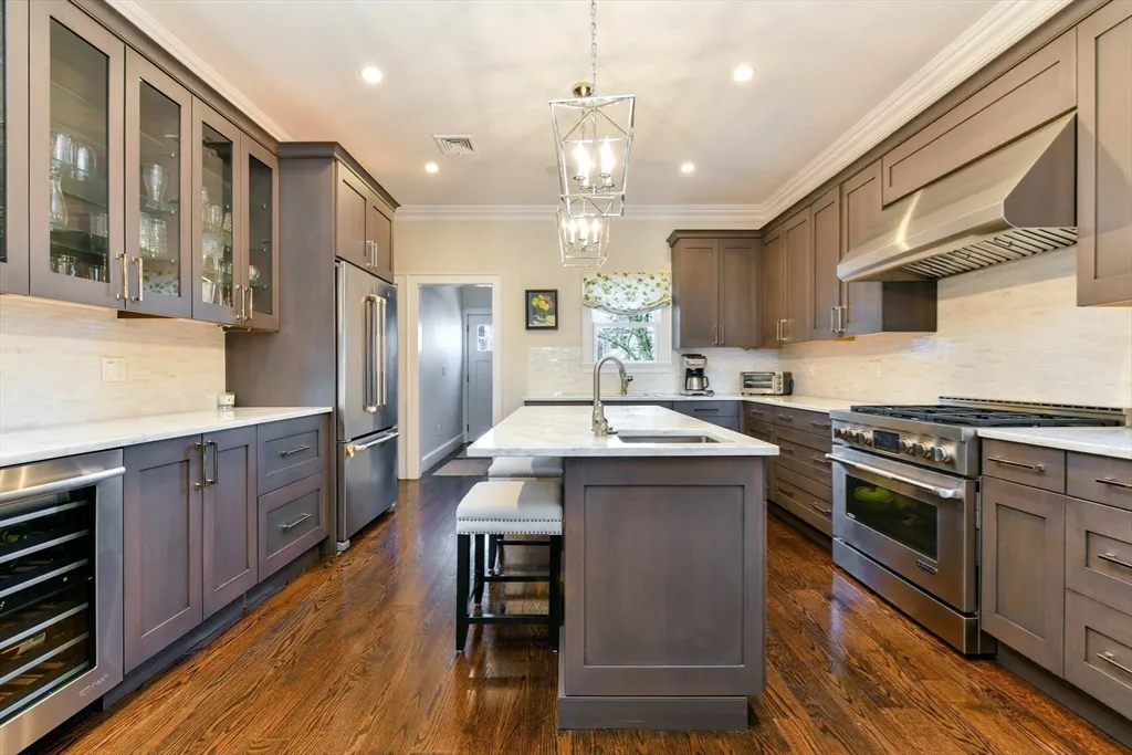 4 bed, 3 bath apartment for rent at 846 East Broadway Unit 2, South Boston — photo 7 of 38