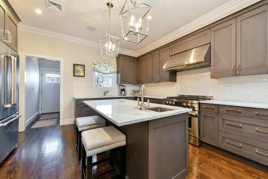 4 bed, 3 bath apartment for rent at 846 East Broadway Unit 2, South Boston — photo 10 of 38