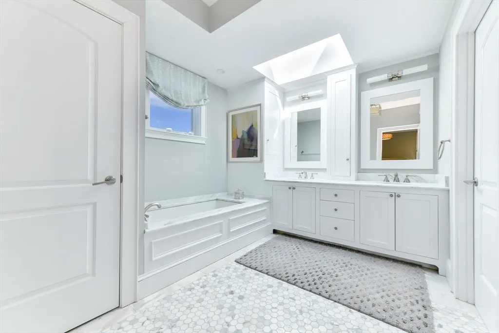4 bed, 3 bath apartment for rent at 846 East Broadway Unit 2, South Boston — photo 14 of 38