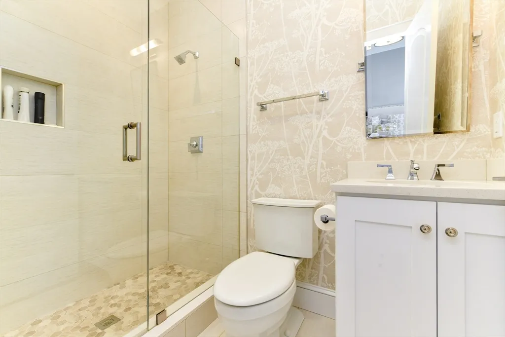 4 bed, 3 bath apartment for rent at 846 East Broadway Unit 2, South Boston — photo 26 of 38