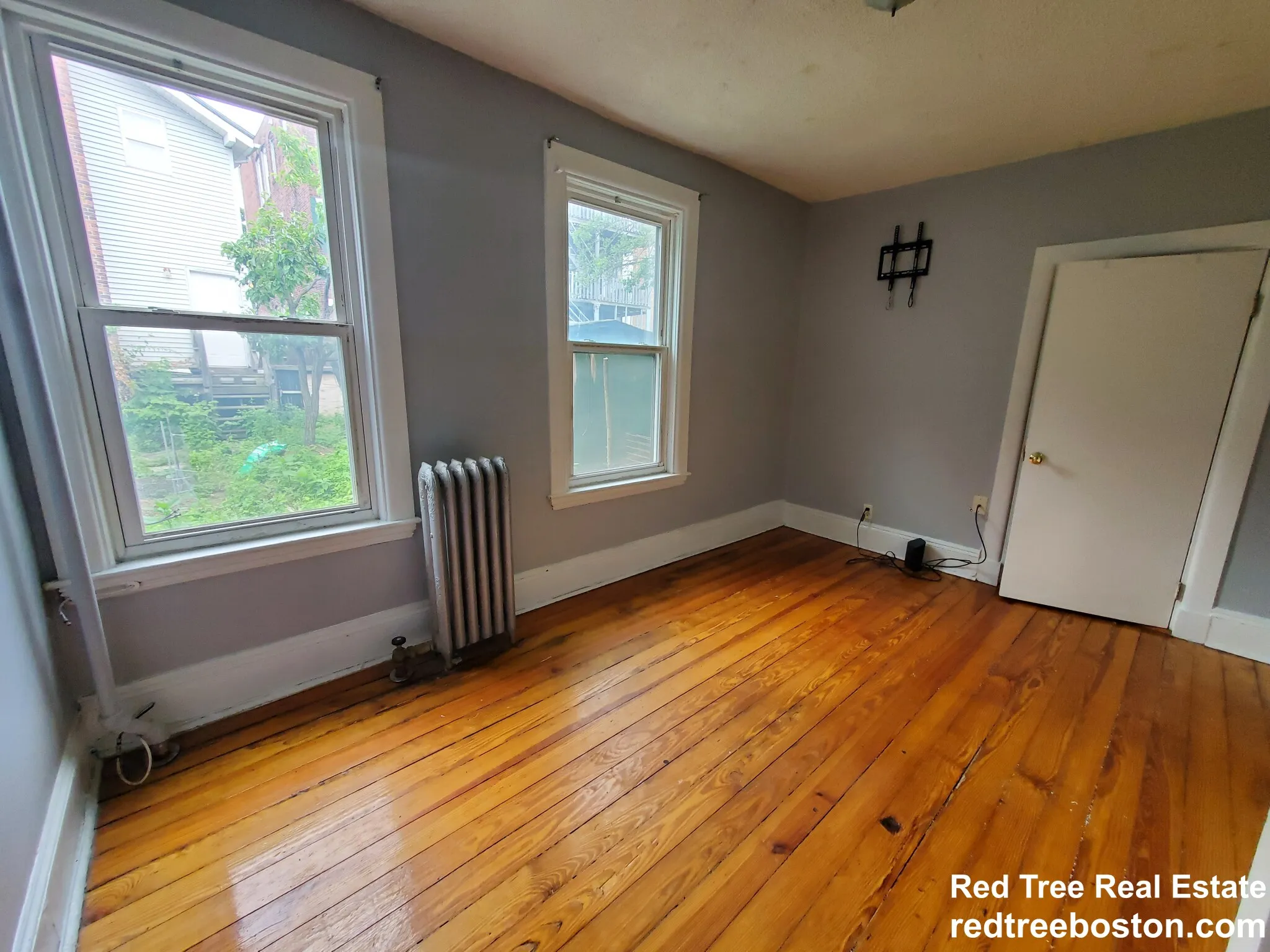 4 bed, 1 bath apartment for rent at 846 Huntington Ave Unit 3, Mission Hill — photo 4 of 14