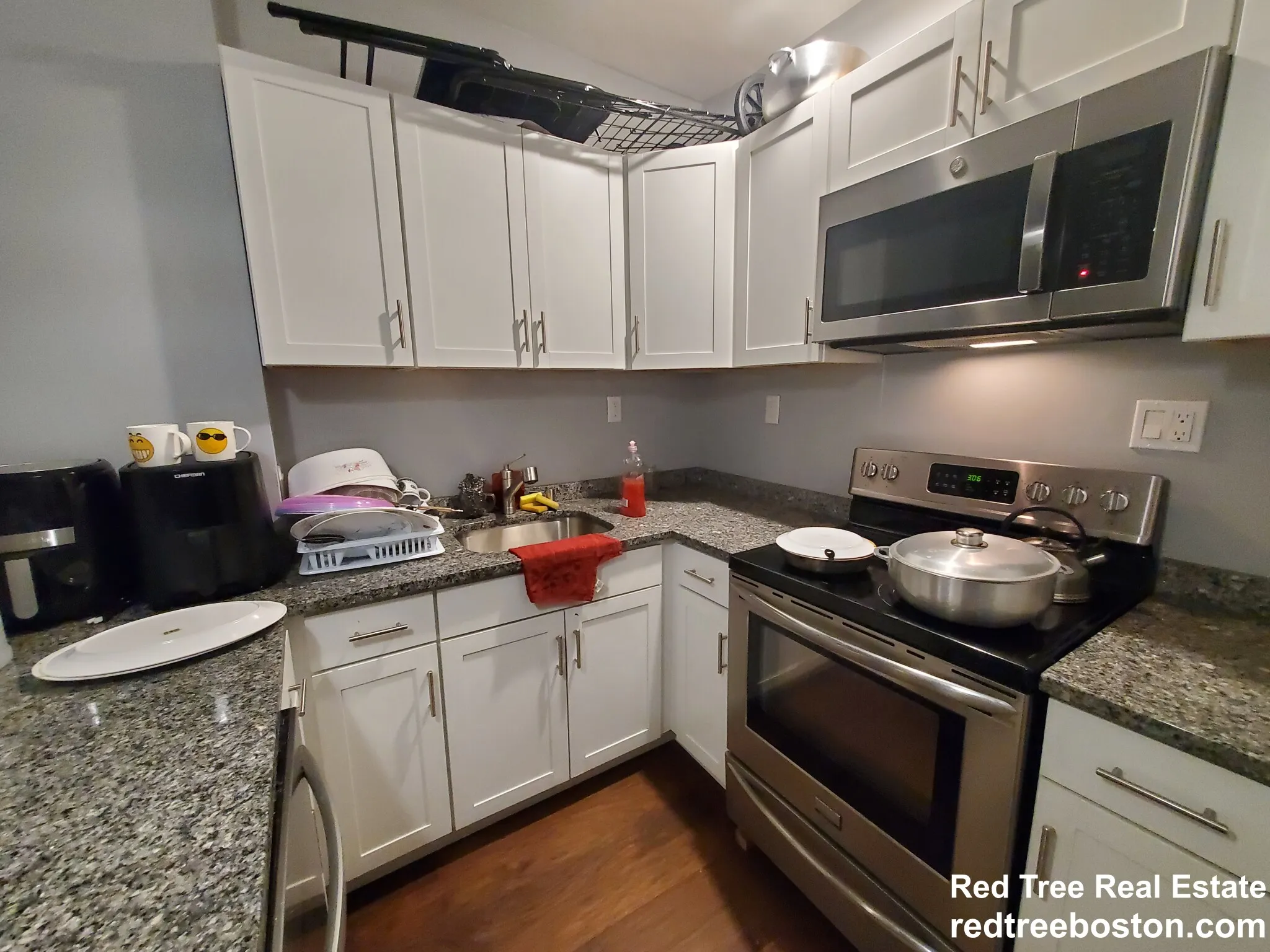 4 bed, 1 bath apartment for rent at 846 Huntington Ave Unit 3, Mission Hill — photo 3 of 14
