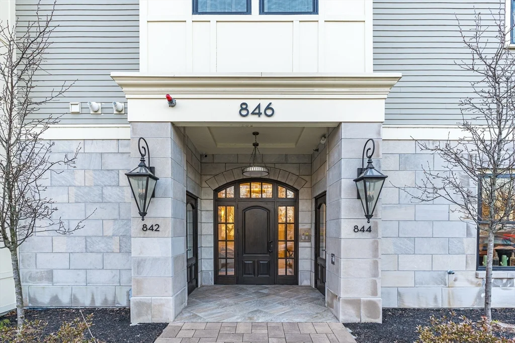 3 bed, 2 bath apartment for rent at 846 Main St Unit 201, Winchester