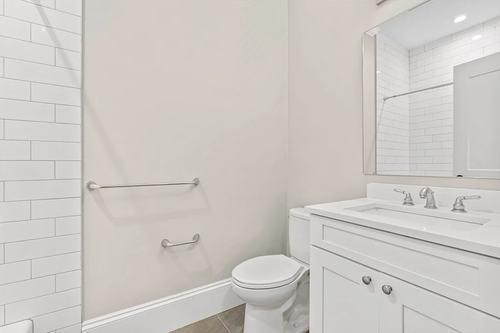 3 bed, 2 bath apartment for rent at 846 Main St Unit 201, Winchester — photo 13 of 22