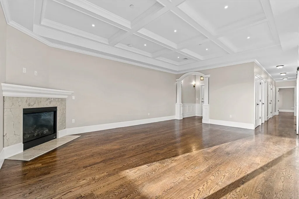 3 bed, 2 bath apartment for rent at 846 Main St Unit 3, Winchester — photo 5 of 36