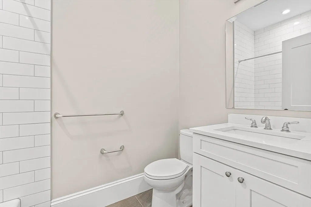 3 bed, 2 bath apartment for rent at 846 Main St Unit 3, Winchester — photo 19 of 36