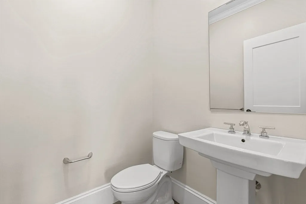3 bed, 2 bath apartment for rent at 846 Main St Unit 3, Winchester — photo 17 of 36