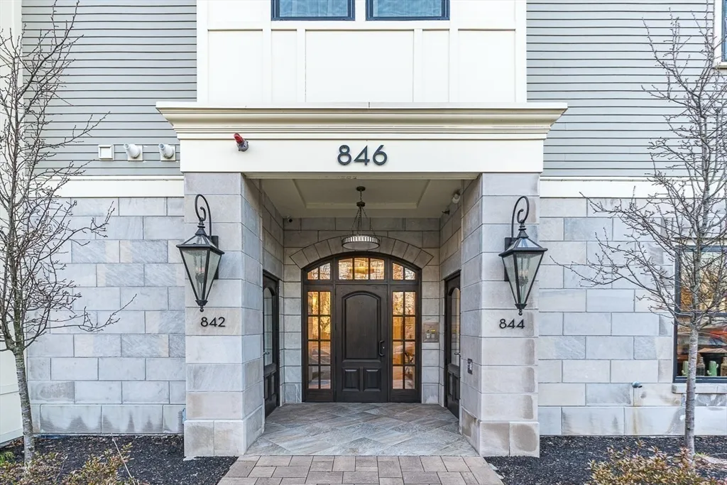 3 bed, 2 bath apartment for rent at 846 Main St Unit 3, Winchester — photo 32 of 36