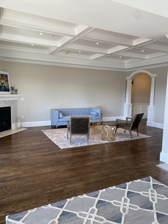 3 bed, 2 bath apartment for rent at 846 Main St Unit 4, Winchester — photo 3 of 18