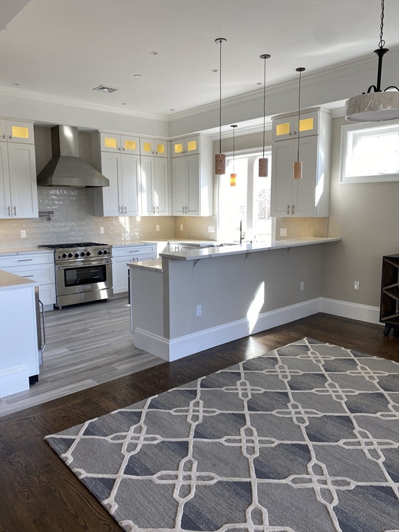 3 bed, 2 bath apartment for rent at 846 Main St Unit 4, Winchester — photo 2 of 18