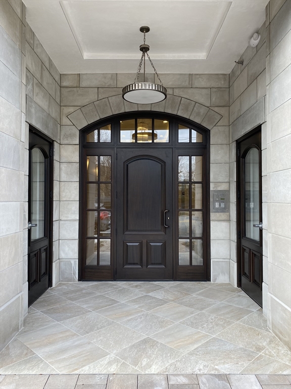 3 bed, 2 bath apartment for rent at 846 Main St Unit 4, Winchester — photo 1 of 18