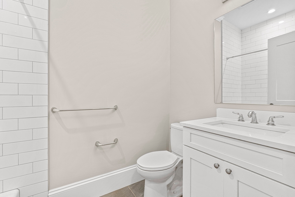3 bed, 2 bath apartment for rent at 846 Main St Unit IV, Winchester — photo 23 of 36
