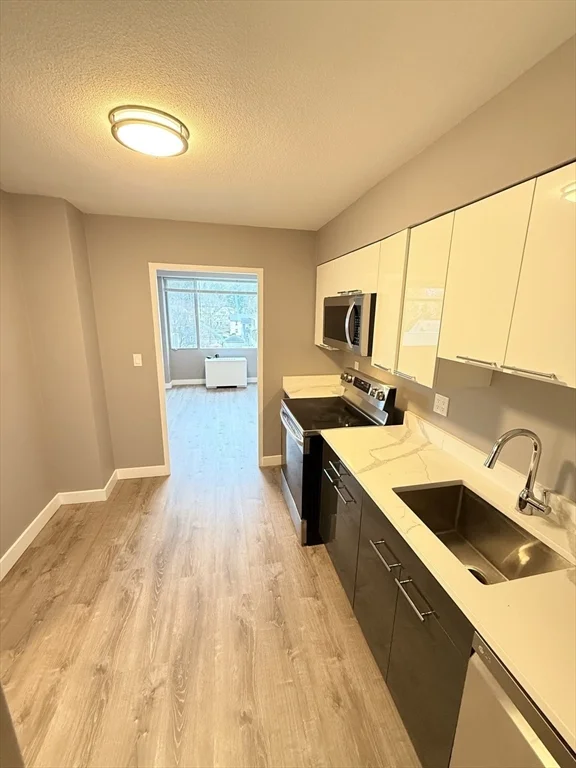 2 bed, 1 bath apartment for rent at 846 Massachusetts Ave Unit 5D, Arlington Heights — photo 2 of 18