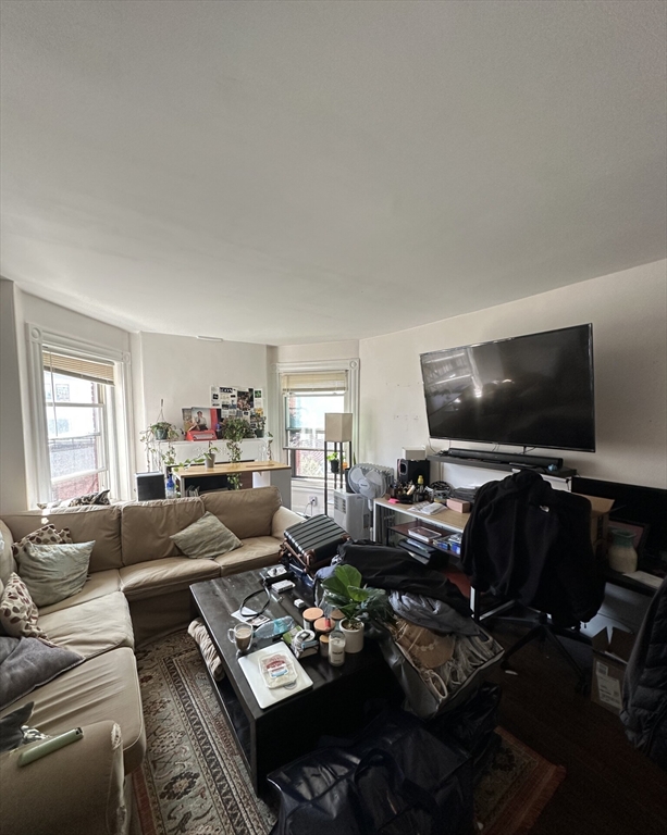1 bed, 1 bath apartment for rent at 847 Beacon St Unit 8, Fenway