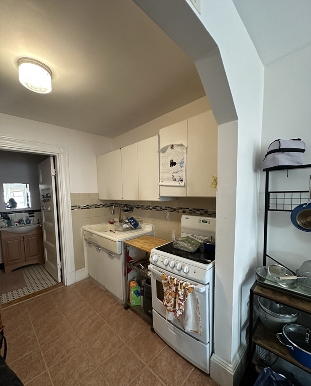 1 bed, 1 bath apartment for rent at 847 Beacon St Unit 8, Fenway — photo 4 of 7